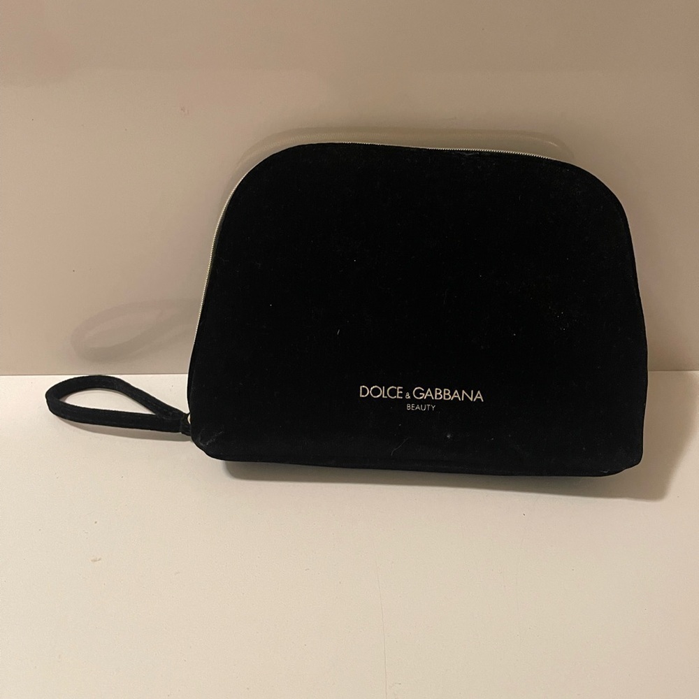 Dolce Gabbana, New beauty bag velvet black color with the gold letter